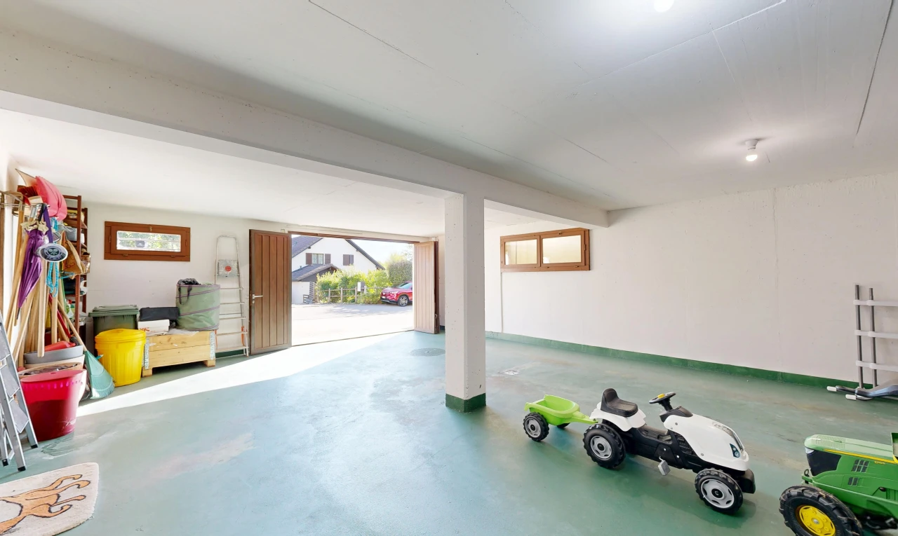 parking avec inside property