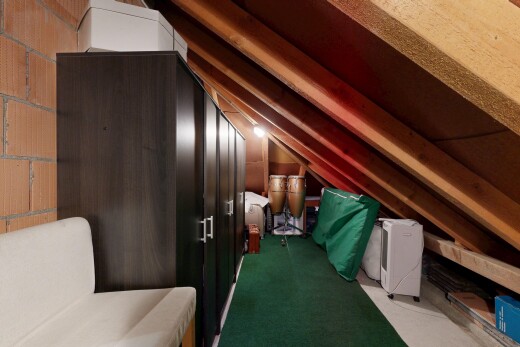 room with vaulted ceiling