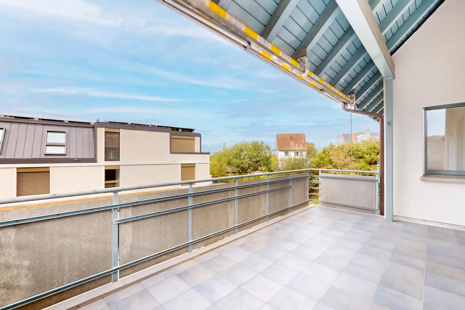 terrasse avec view focus, day time, et from property