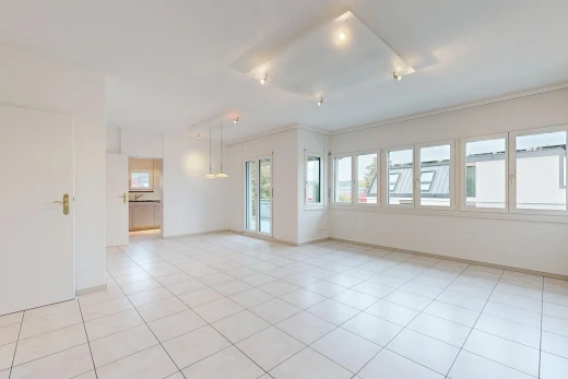 pièce vide avec éclairage sur rail, light floor, cloison sèche, drywall, et accès à l'extérieur