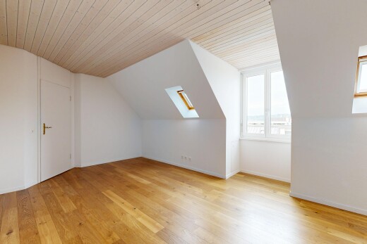 spare room featuring light wood-style flooring and a vaulted wooden ceiling