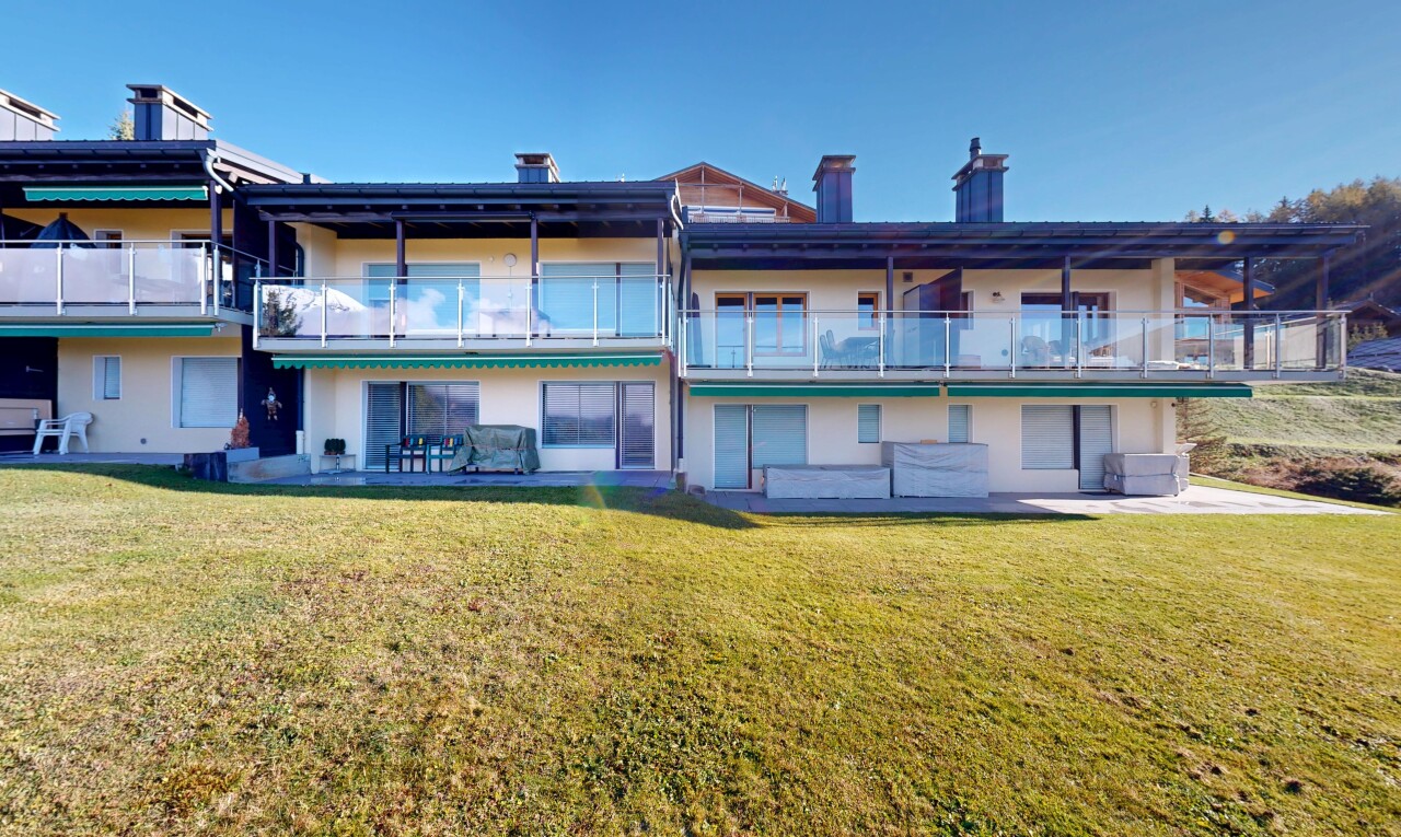 extérieur du bâtiment avec day time et property visible