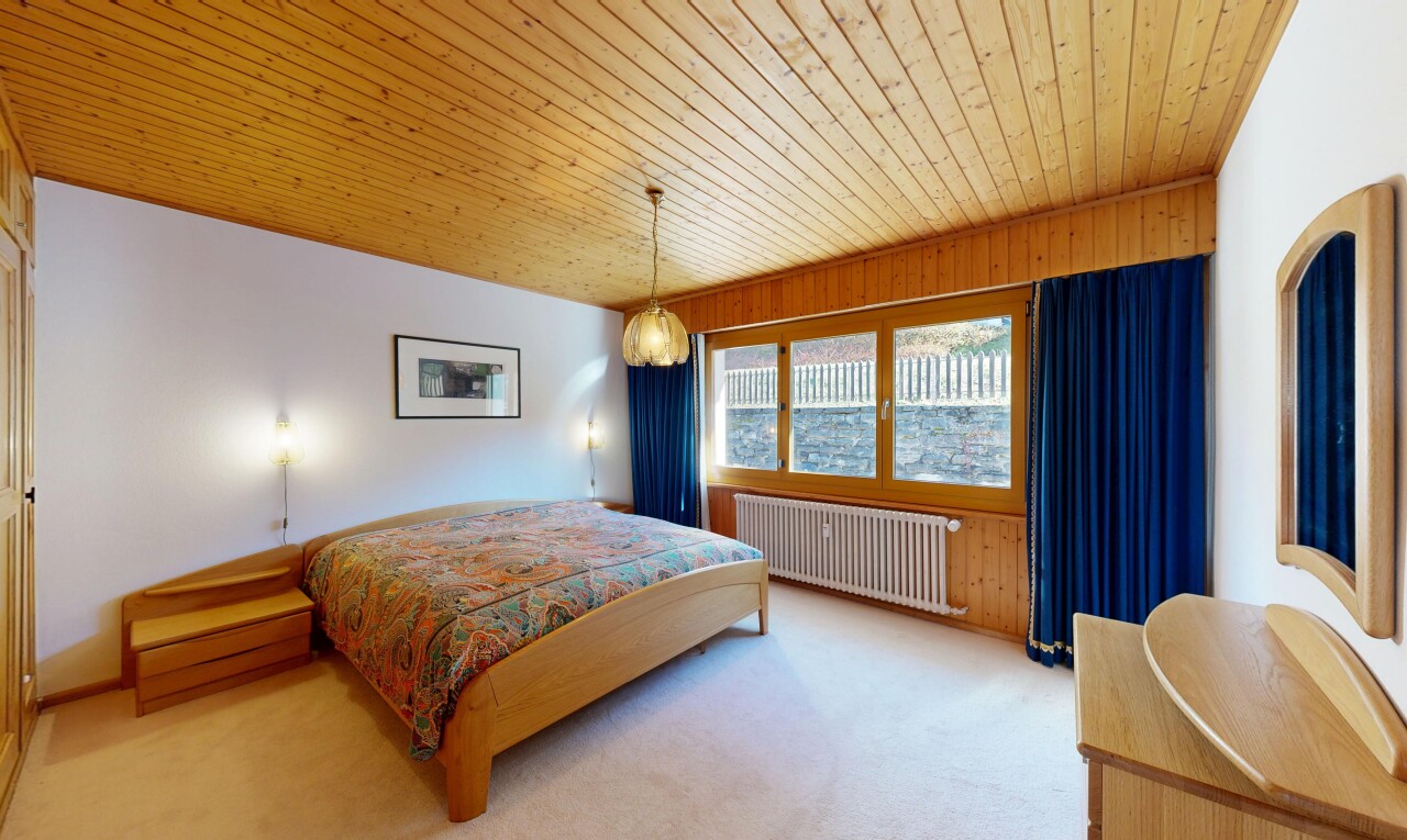 chambre avec carpet, moquette, radiateur, inside property, et natural light