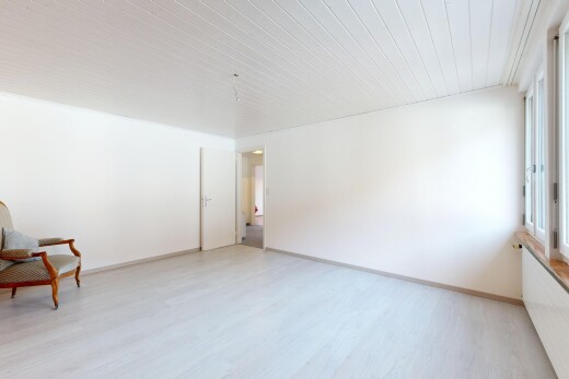 leerer raum mit gipskartonwand, drywall, holzfußboden, wood finish floor, und inside property