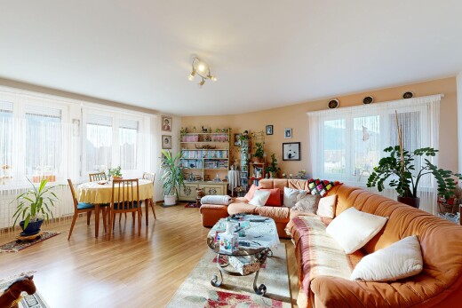 wohn- / esszimmer mit inside property, natürliches licht, natural light, holzfußboden, und wood finish floor