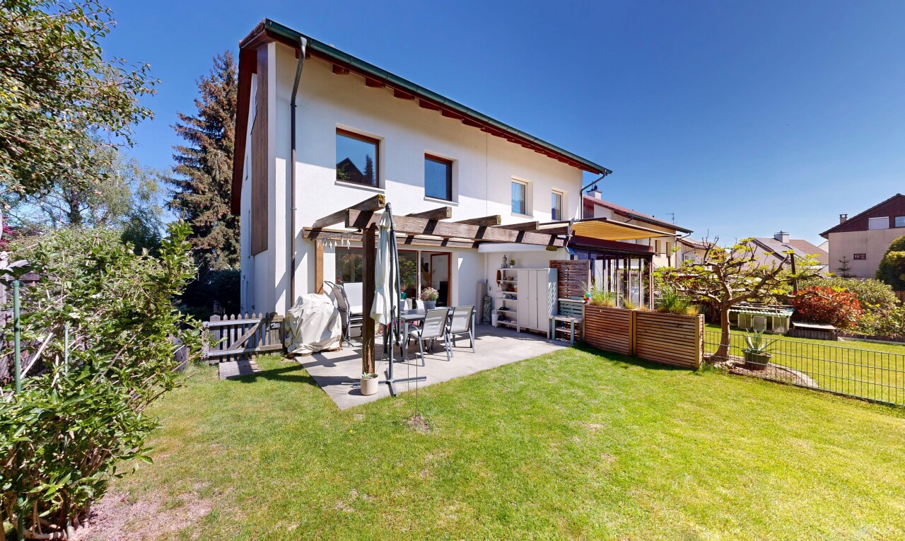 Geräumiges Doppeleinfamilienhaus an ruhiger und dennoch zentraler Lage
