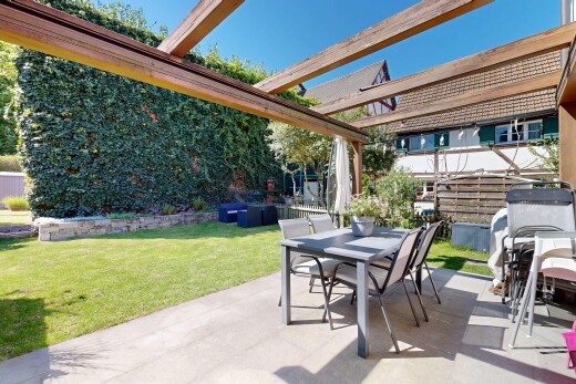 terrasse mit terrasse, from property, essbereich im freien, rasen, und day time