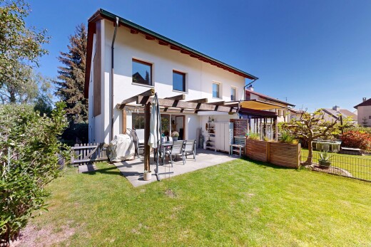 außenansicht mit zaun, rasen, day time, from property, und terrasse