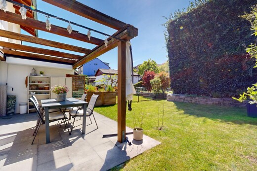 terrasse mit from property, essbereich im freien, rasen, pergola, und terrasse