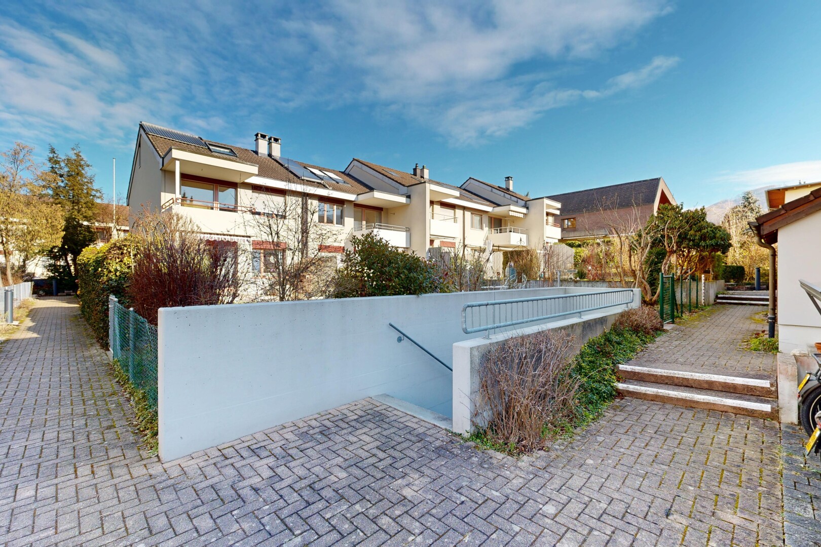 außenansicht mit day time, wohngebietblick, residential view, und zaun