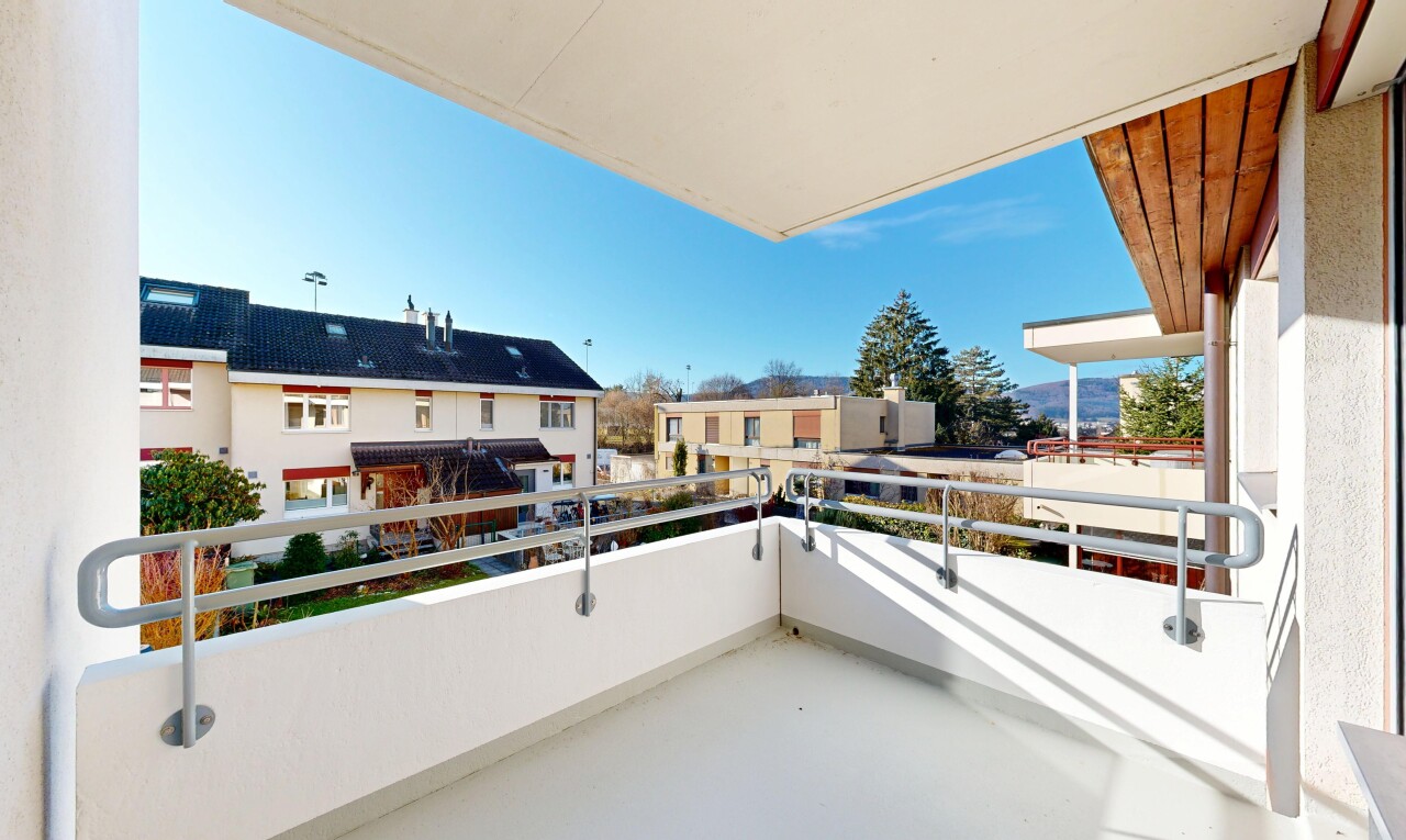 balkon mit from property, balkon, und day time
