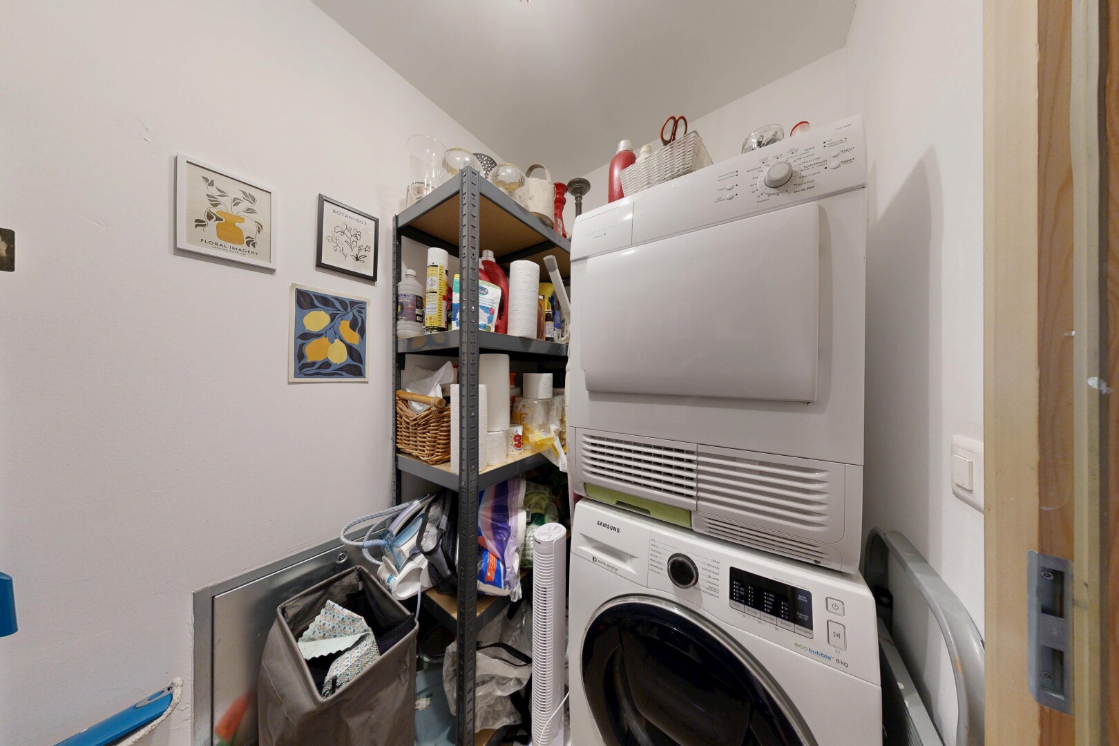 wäschekammer mit waschturm, inside property, drywall, und gipskartonwand
