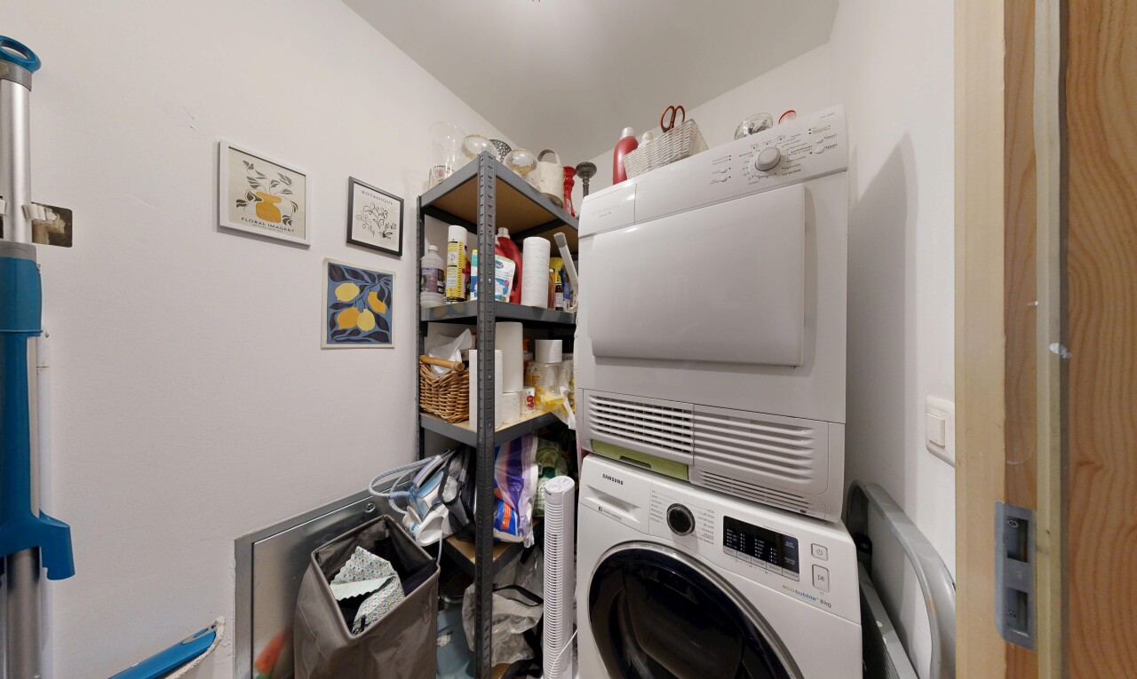 wäschekammer mit waschturm, inside property, drywall, und gipskartonwand