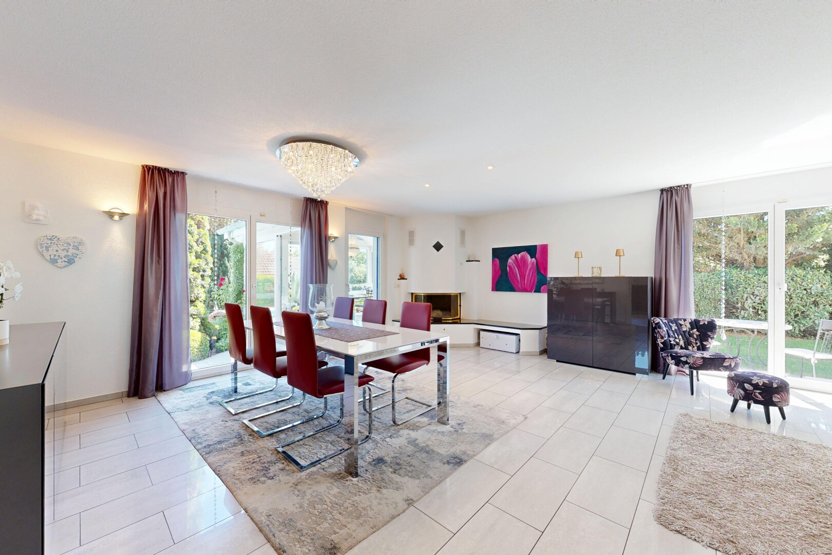 wohn- / esszimmer mit inside property, gipskartonwand, drywall, natürliches licht, und natural light