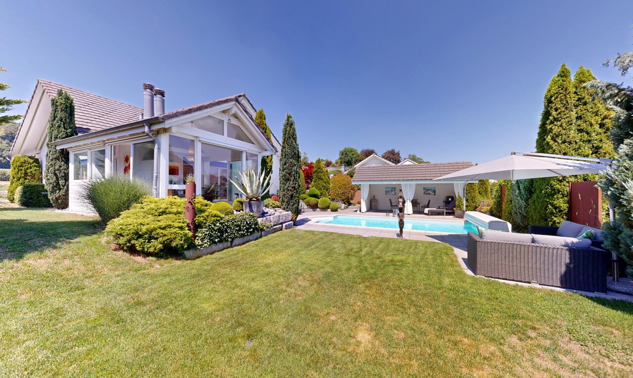 garten mit schwimmbad, wintergarten, from property, day time, und rasen