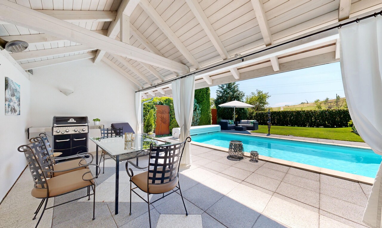 schwimmbad mit schwimmbad, terrasse, from property, essbereich im freien, und grill