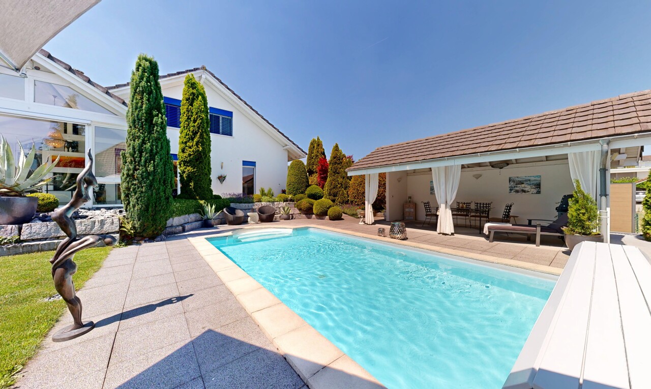 schwimmbad mit from property, terrasse, schwimmbad, und day time