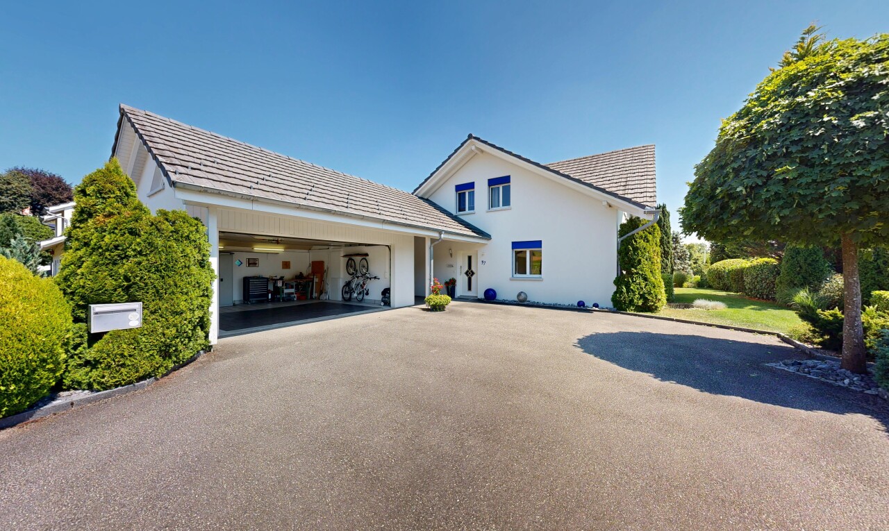 außenansicht mit property visible, day time, stuckverkleidung, auffahrt, und garage angeschlossen