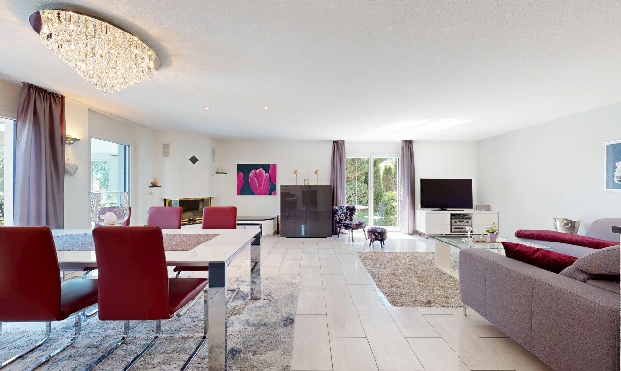 wohn- / esszimmer mit inside property, gipskartonwand, drywall, natürliches licht, und natural light