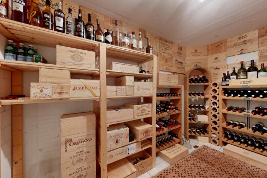 keller mit fliesenboden und tile floor