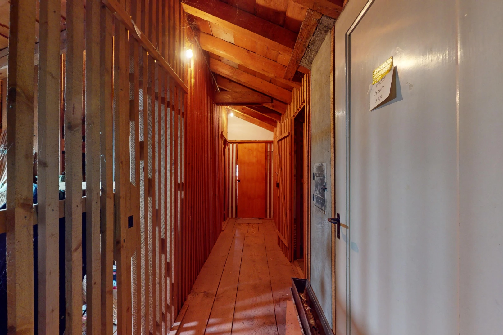 couloir avec plafond voûté