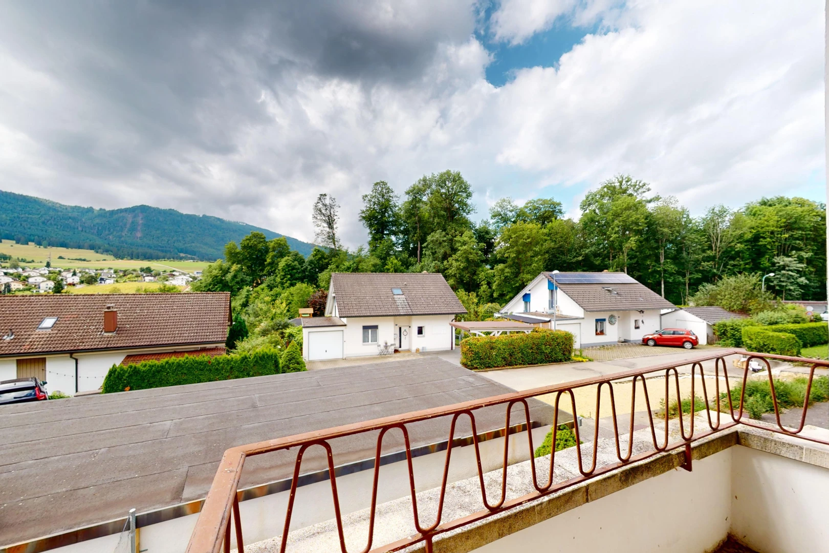 espace extérieur avec vue sur la montagne et balcon