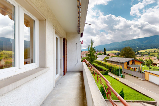 balcon avec vue sur la montagne et balcon