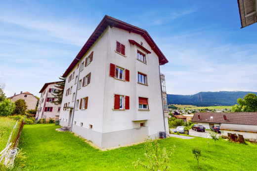 extérieur du bâtiment avec vue sur la montagne