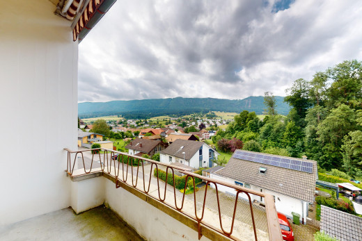 balcon avec vue résidentielle, balcon, et vue sur la montagne