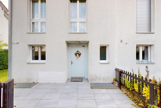 außenansicht mit property visible und stuckverkleidung