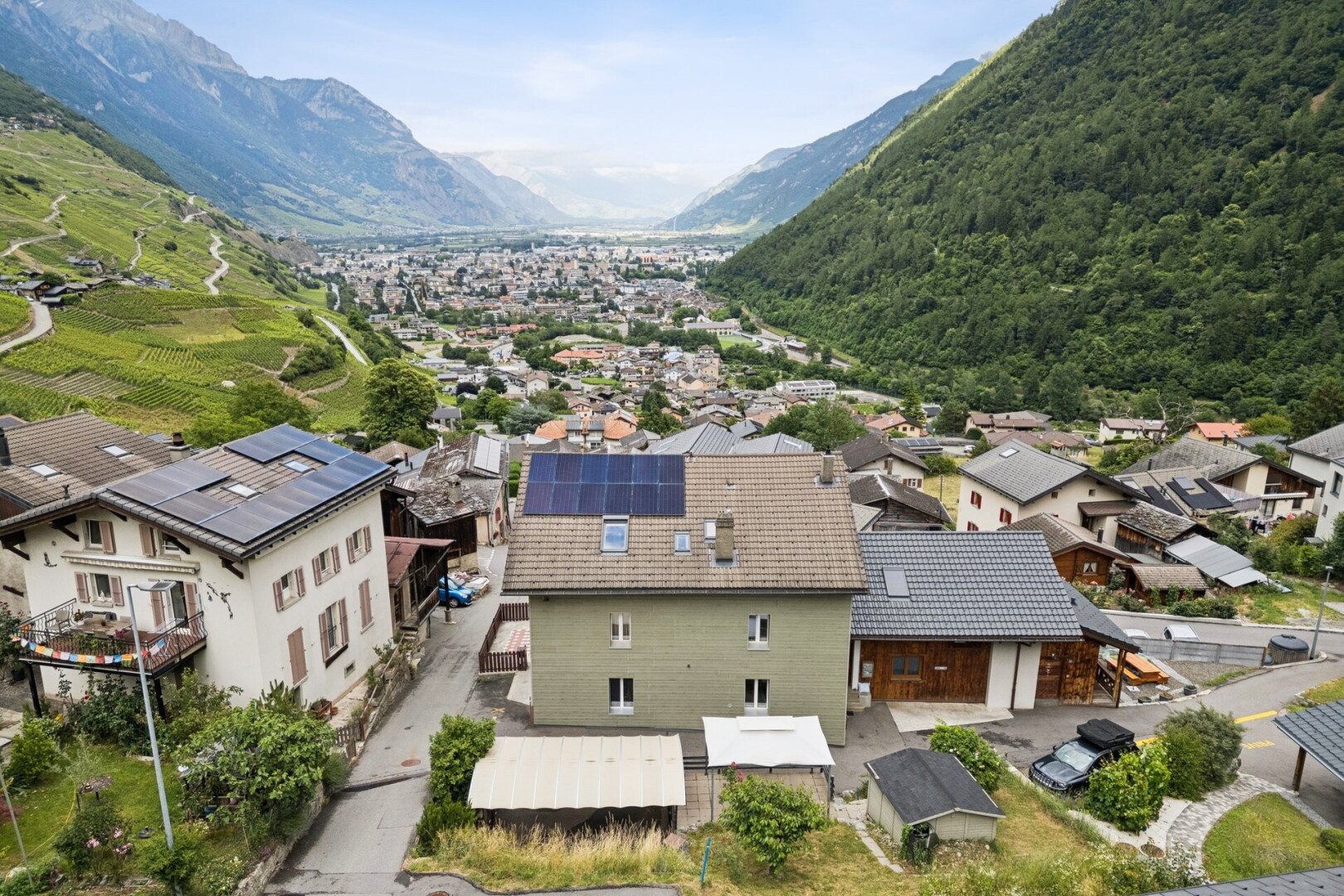 vue sur la montagne avec mountain view, vue sur la montagne, residential view, vue résidentielle, et neighborhood view