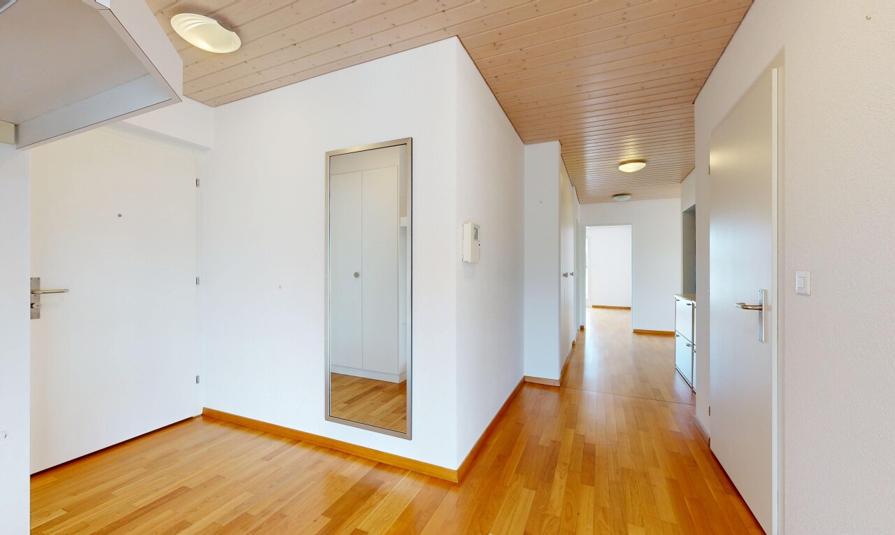 leerer raum mit inside property, wood finish floor, holzfußboden, drywall, und gipskartonwand