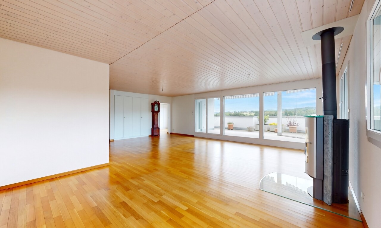 leerer raum mit day time, natural light, natürliches licht, inside property, und drywall