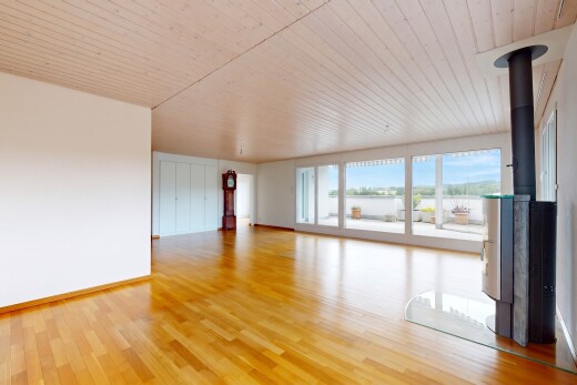 leerer raum mit day time, natural light, natürliches licht, inside property, und drywall