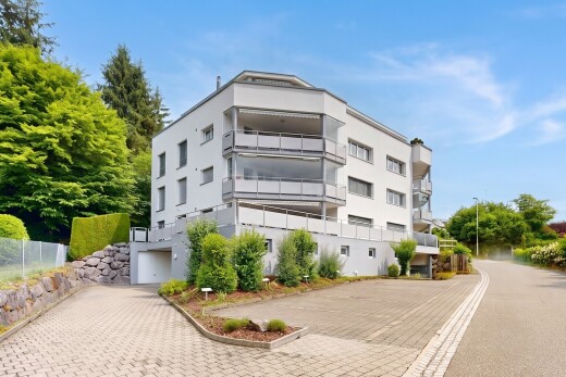 außenansicht mit blick auf wohnanlage, apartment complex view, day time, from community, und zaun