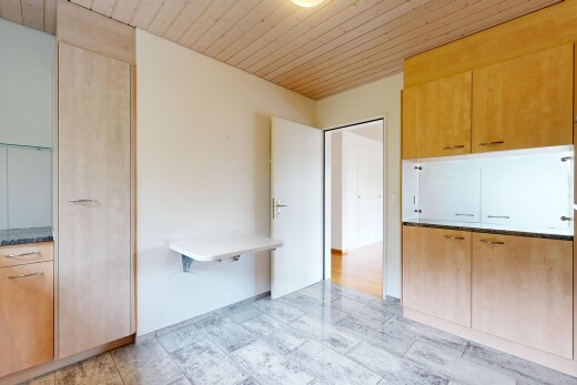 küche mit light brown cabinets, hellbraune schränke, wood ceiling, holzdecke, und inside property