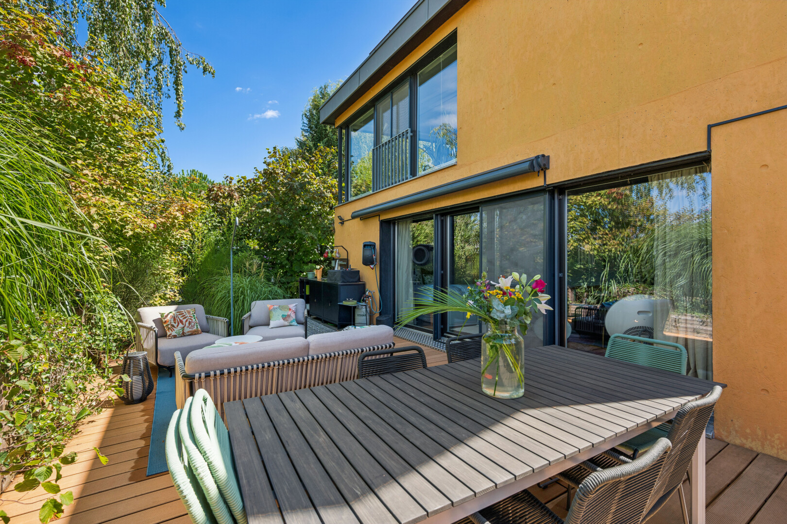 terrasse avec terrasse, espace de vie extérieur, day time, from property, et coin repas extérieur