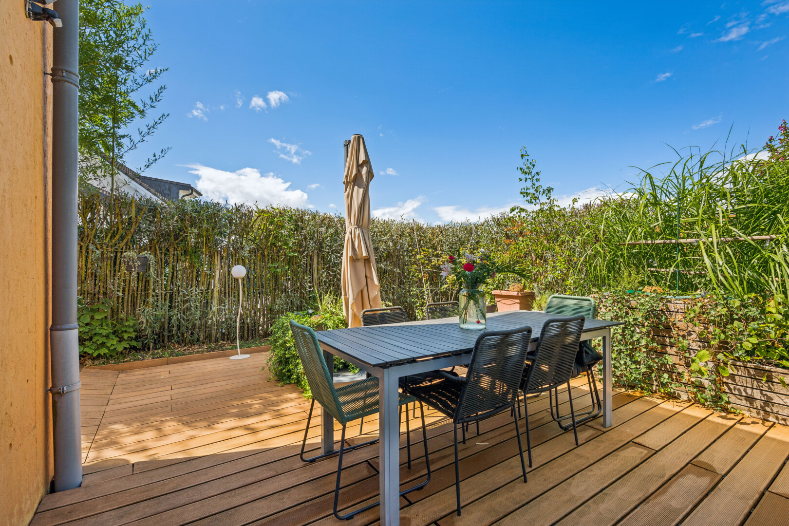terrasse avec coin repas extérieur, terrasse, day time, et from property