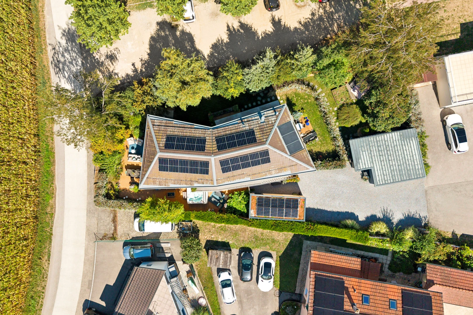 façade avec aerial view, vertical image, et panneaux solaires