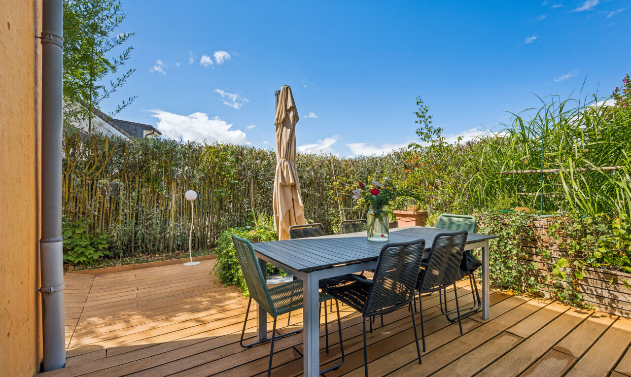 terrasse avec coin repas extérieur, terrasse, day time, et from property