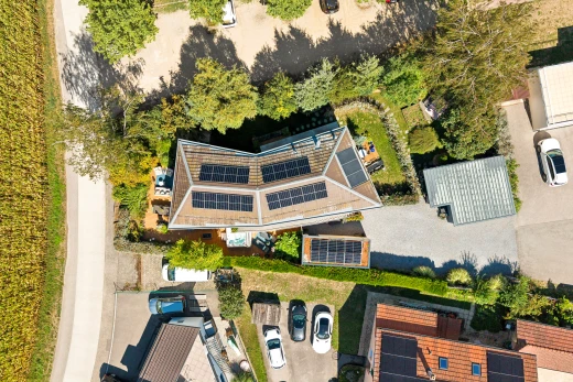 façade avec aerial view, vertical image, et panneaux solaires