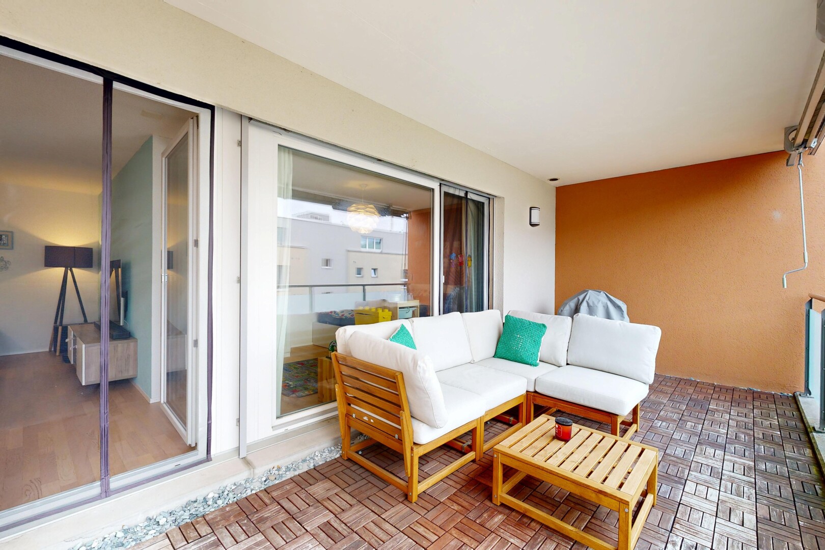 terrasse avec espace de vie extérieur