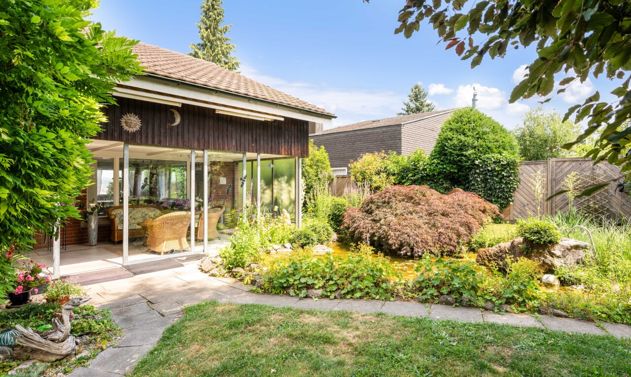 jardin avec from property, clôture, day time, et property visible