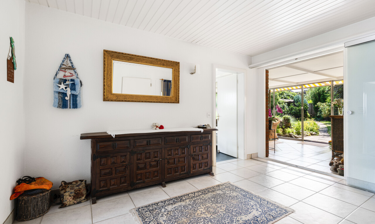 halle / korridor mit light floor, gipskartonwand, drywall, fliesenboden, und tile floor