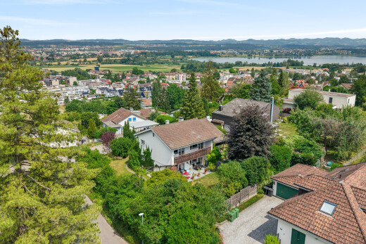 außenansicht mit residential view, wohngebietblick, neighborhood view, day time, und auffahrt