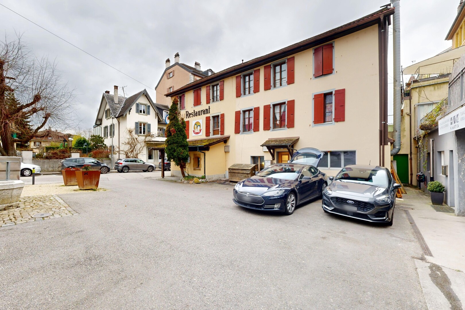 extérieur du bâtiment avec overcast