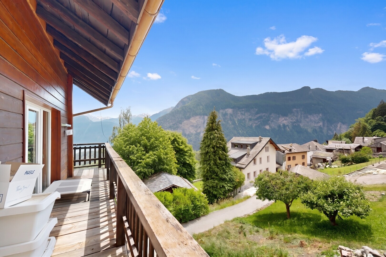 balcony featuring a mountain view
