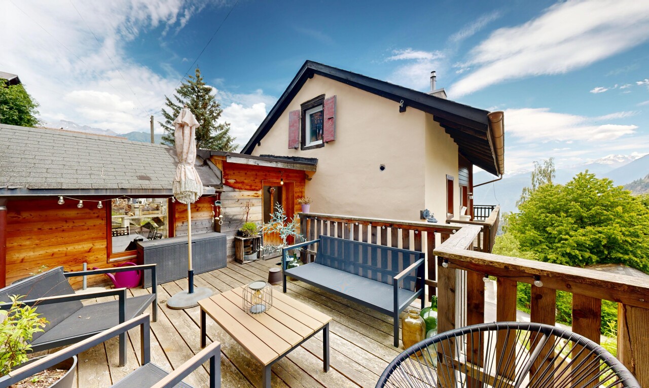 view of wooden deck with an outdoor lounge area