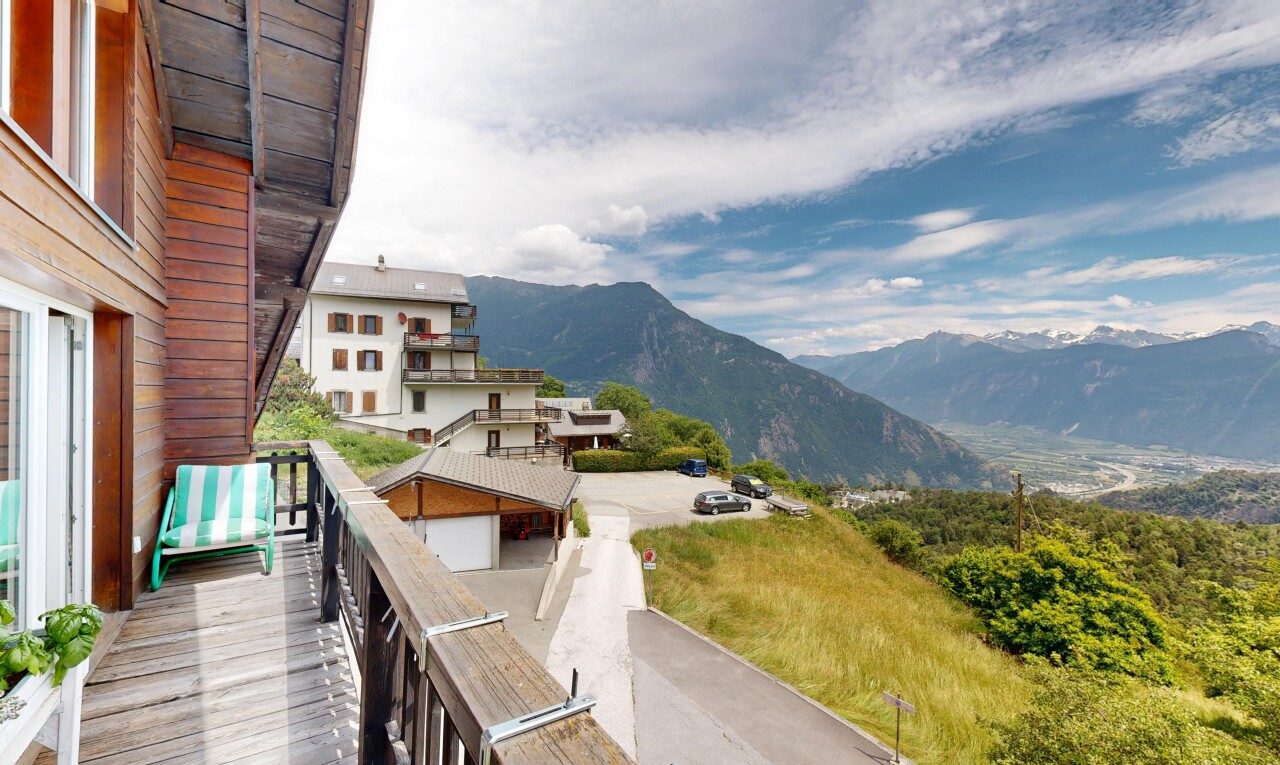 balcony featuring a mountain view