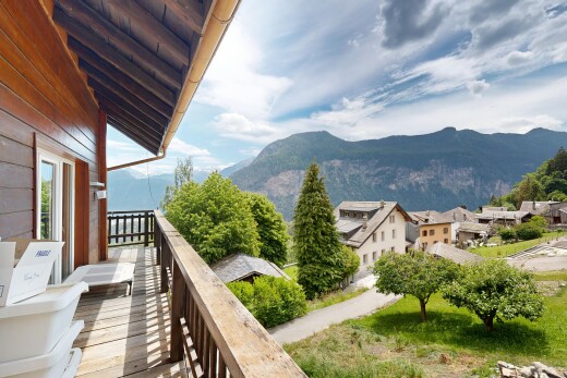 balcony featuring a mountain view